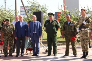 Астраханские патриоты открыли памятник бойцам спецназа и разведки